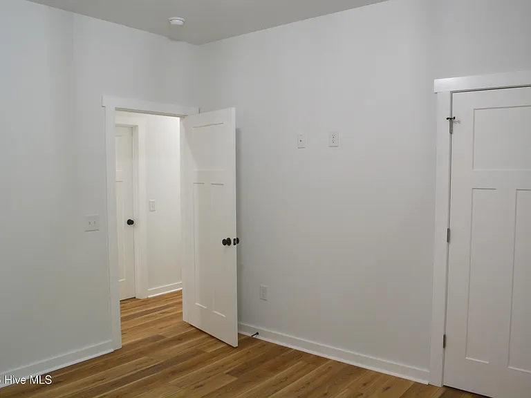 834 Greenwood Ct — Photo 15