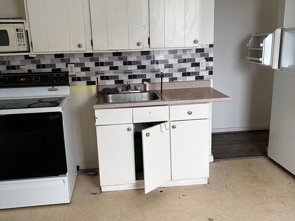 2nd image of 346 Whittier Hwy #1