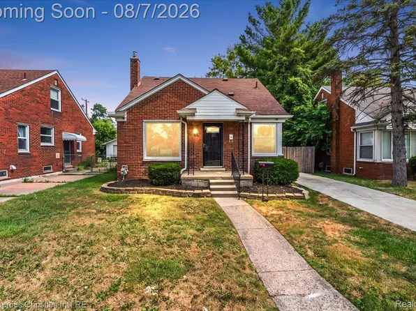 21711 Bournemouth St, Harper Woods, MI 48225