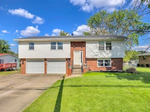 1450 W Westside Dr, Mount Zion, IL 62549