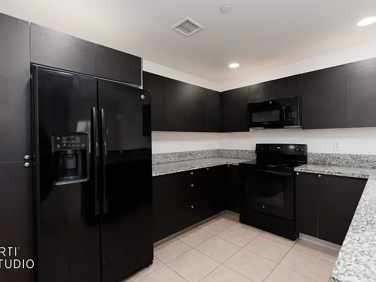 400 Hillside Dr #U — Photo 8