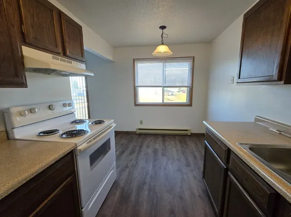 502 Lewis Ave E, Larimore, ND