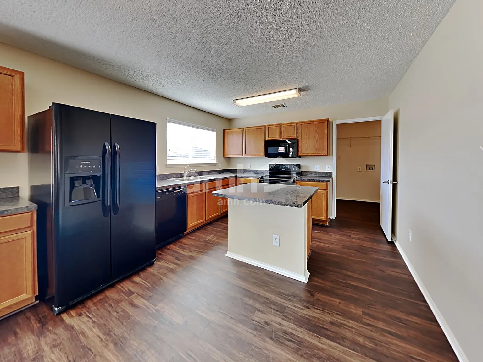 3 bed, 2.5 bath, 2731 sqft, $2,575 — Photo 3