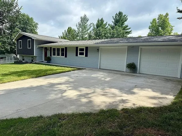 735 Mill St, Mt Zion, IL 62549