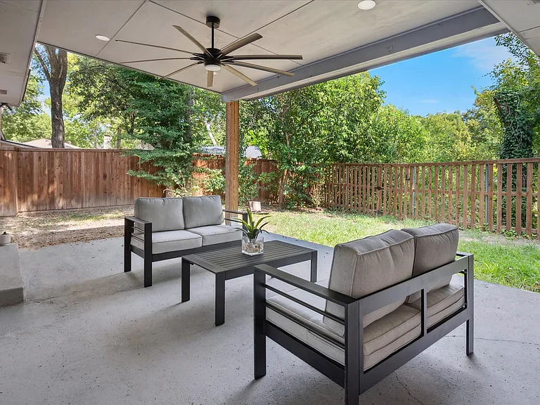 912 Glen Oaks Blvd — Photo 20