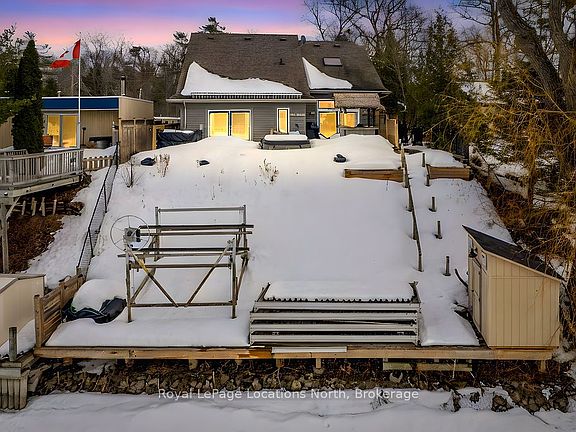 3rd image of 1094 River Rd W