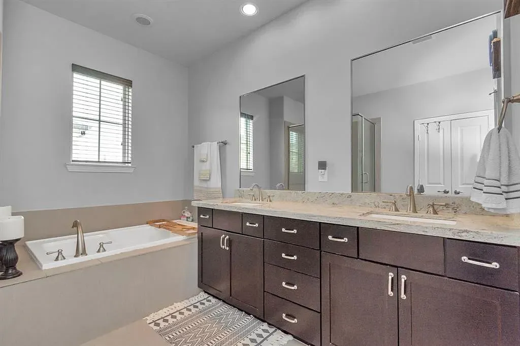 3 bed, 2110 sqft, $3,300 — Photo 3