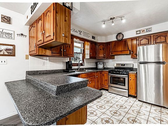 2nd image of 210 Rosedale Hill Rd