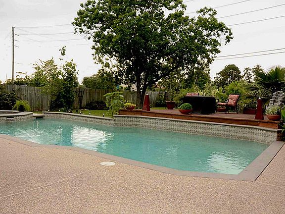 5th image of 7411 Oak Walk Dr
