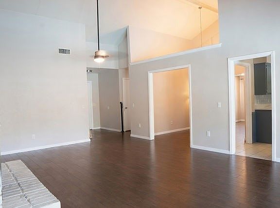 5th image of 2405 Ridgewood Dr