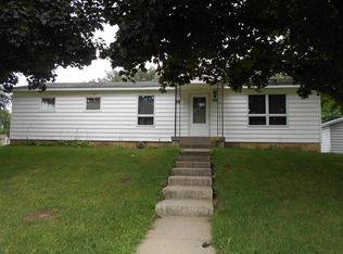1012 S 1st St, Prairie Du Chien, WI 53821