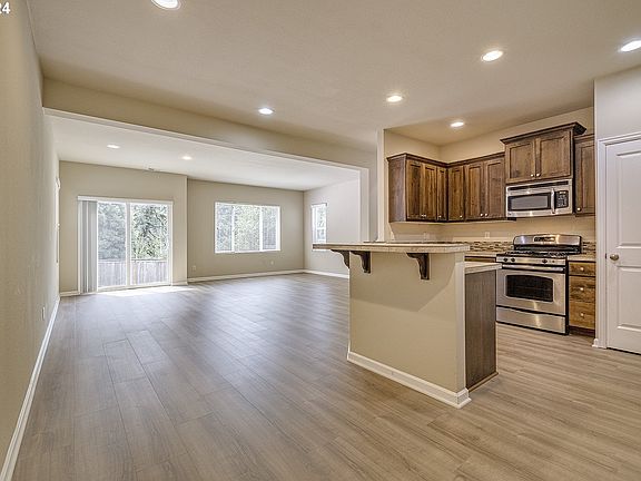 4th image of 3980 SE Discovery St