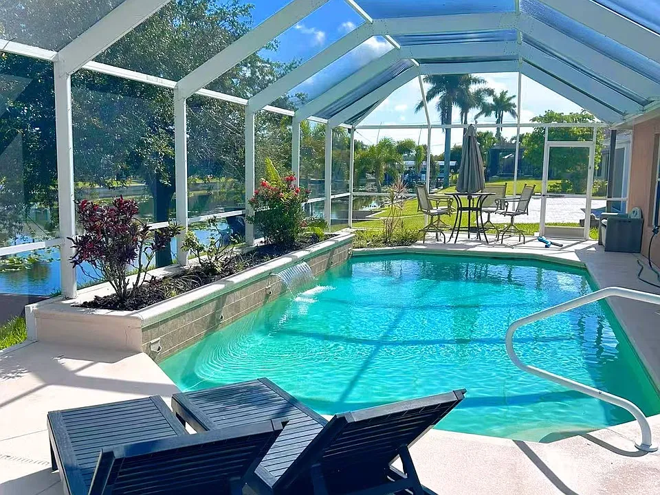 409 SW 8th St