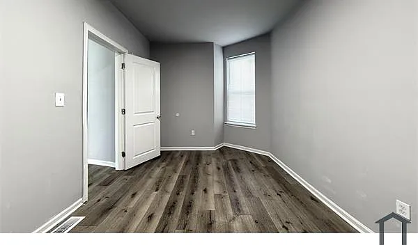 3 bed, $1,915 — Photo 4