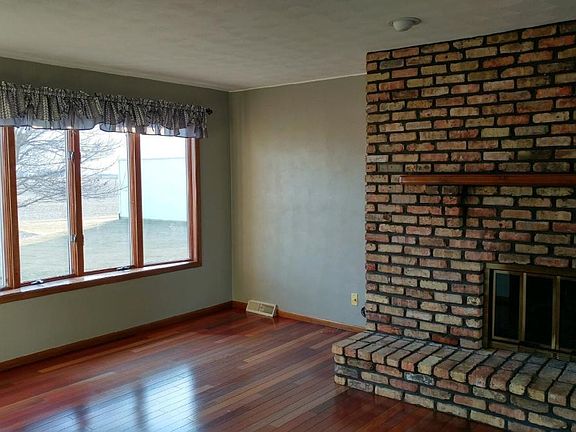 Sittin room with gas fireplace