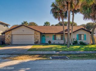811 Maple St, New Smyrna Beach, FL 32169