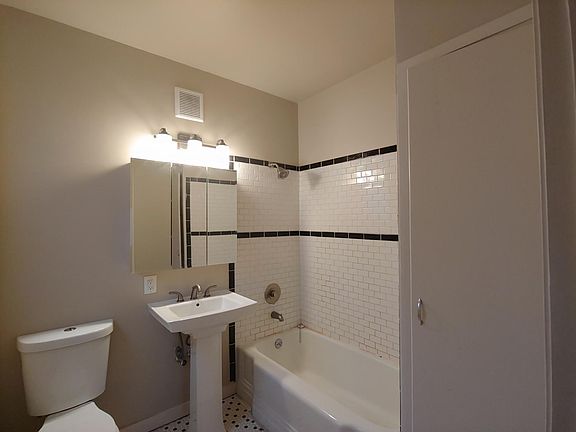 4th image of 423 Boylston Ave E #425