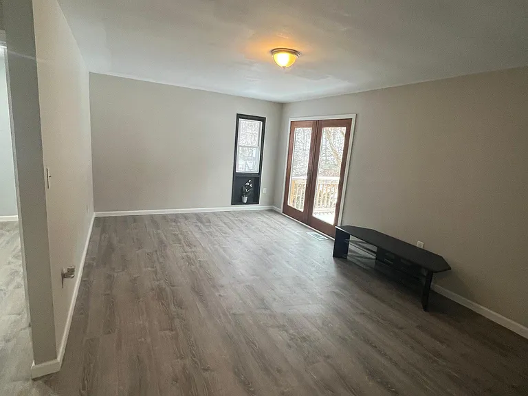 526 Broad Hollow Rd — Photo 9