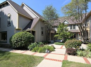 1221 Thomas Dr, Woodstock, IL