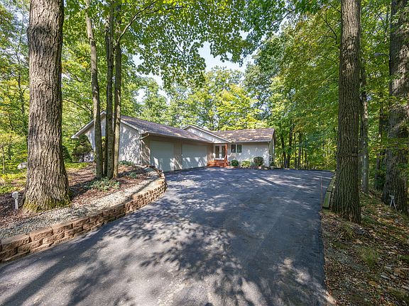 2nd image of 8940 Jenny Ln