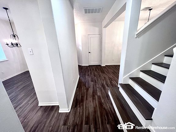 4th image of 4626 Park Trail Ln