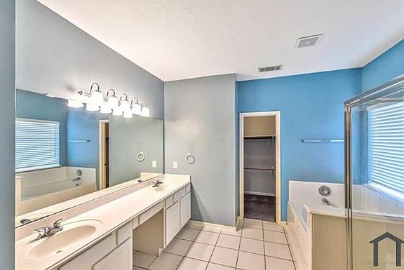 4th image of 2115 Hollyfield Ln