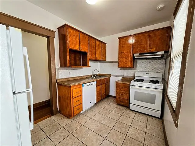 2915 Carondelet St — Photo 7