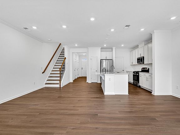 4th image of 2934 Hickory Field Dr