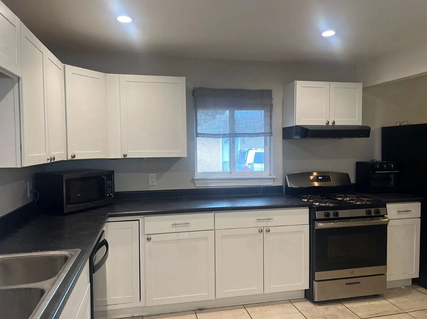 3 bedroom in Golden with Garage **Move-In Special** — Photo 3