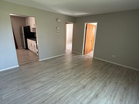 2nd image of 7701 S Roberts Rd APT 1W