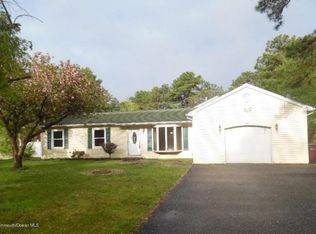 369 Lakeside Blvd, Bayville, NJ 08721