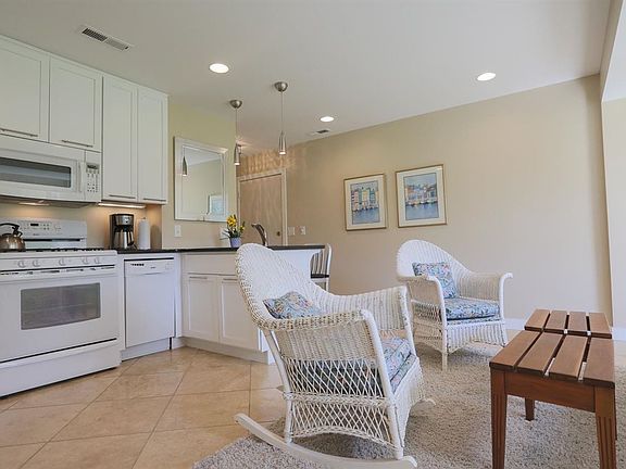 5th image of 1750 Country Club Dr Unit 112
