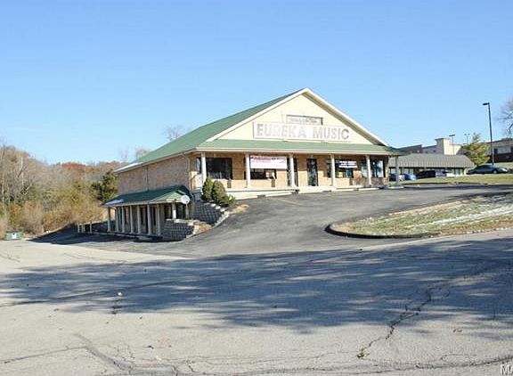 3rd image of 113 Hilltop Village Center Dr