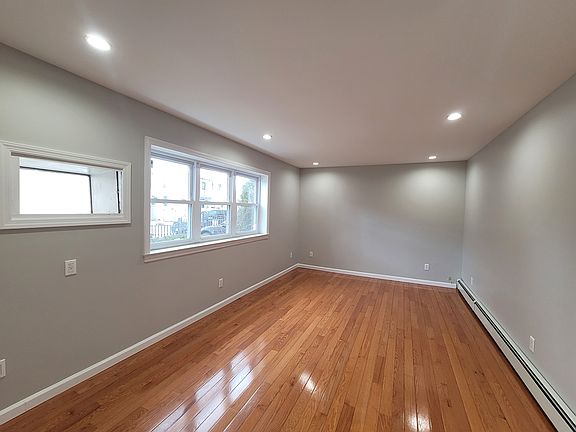 4th image of 2066 48th St #1
