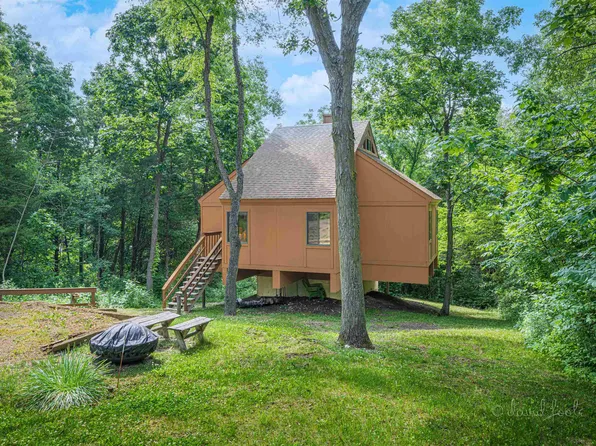 4 Greenwood Trl, Galena, IL 61036