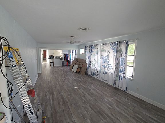 4th image of 215 6th St