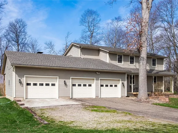 5135 Tiffany Dr, Zanesville, OH 43701