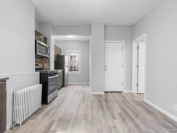 4th image of 155 Voss Avenue