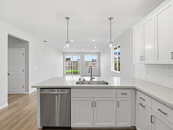 3rd image of 1580 Edgewood Ln