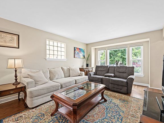 3rd image of 3311 Sunnyside Ave