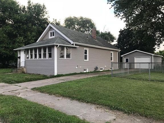 3rd image of 1523 E 4th St