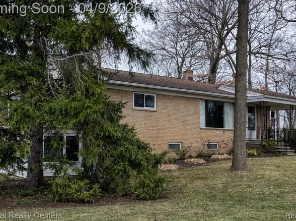 7010 Locklin, West Bloomfield, MI 48324