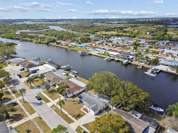 1147 Rushmore Dr, Holiday, FL 34690