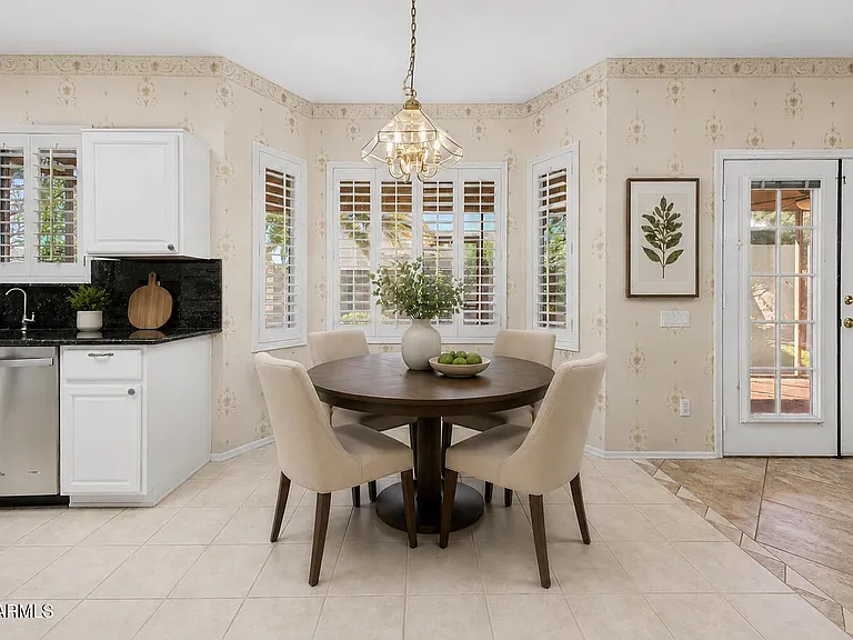 1722 E Samuel Dr — Photo 18