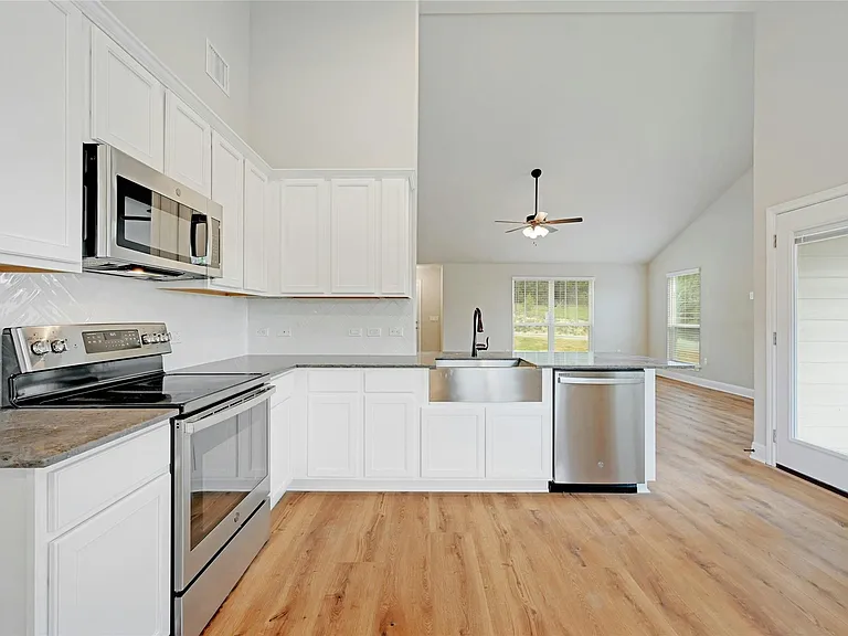21502 Paine Ave — Photo 12