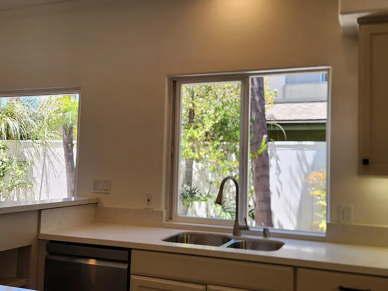 2246 Levante St — Photo 23