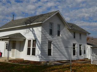 315 E 6th St, Vinton, IA 52349