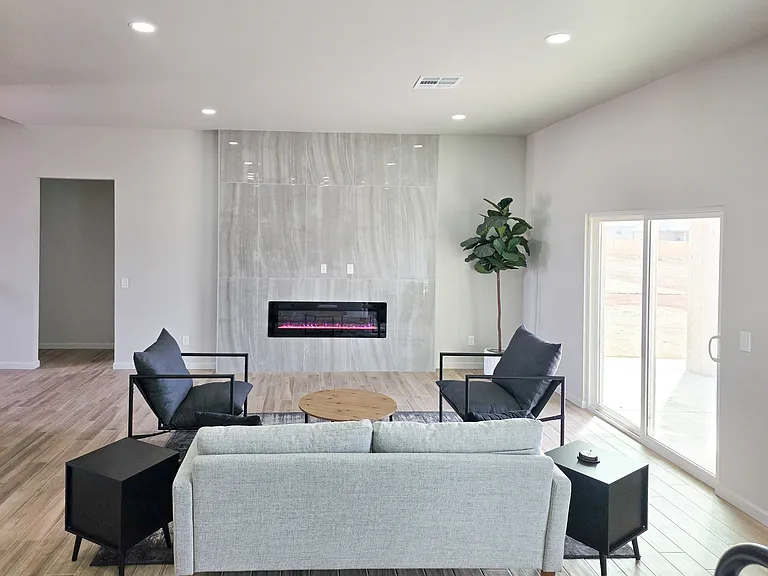 25198 Scarlett St — Photo 6