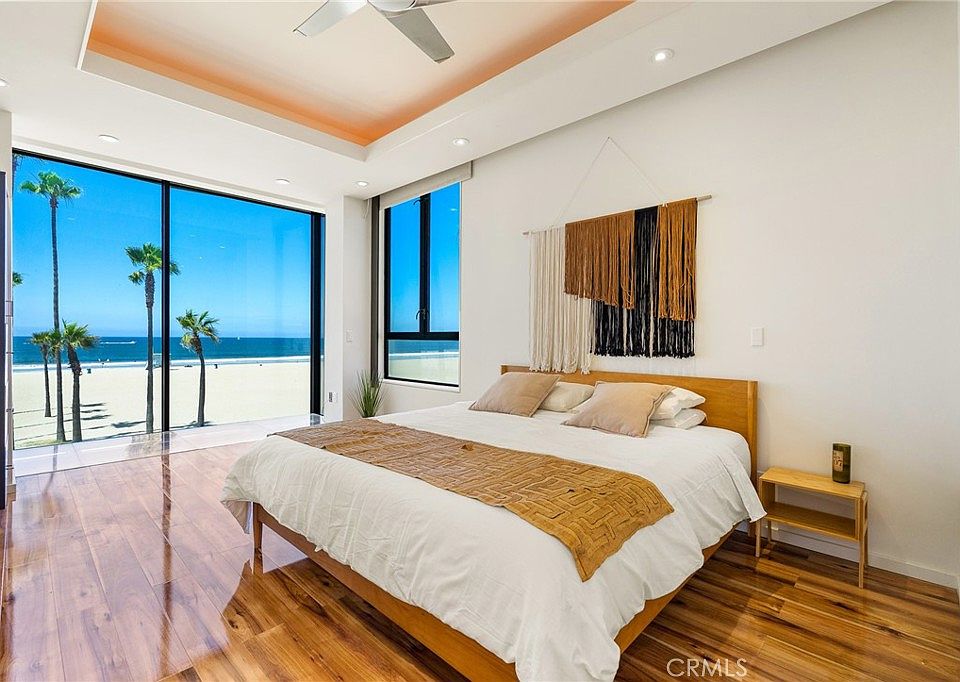 1st image of 3009 Ocean Front Walk