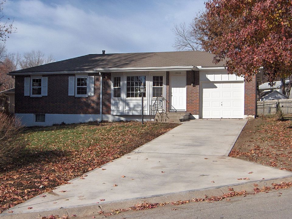 3 Bedroom Ranch w/New Driveway
